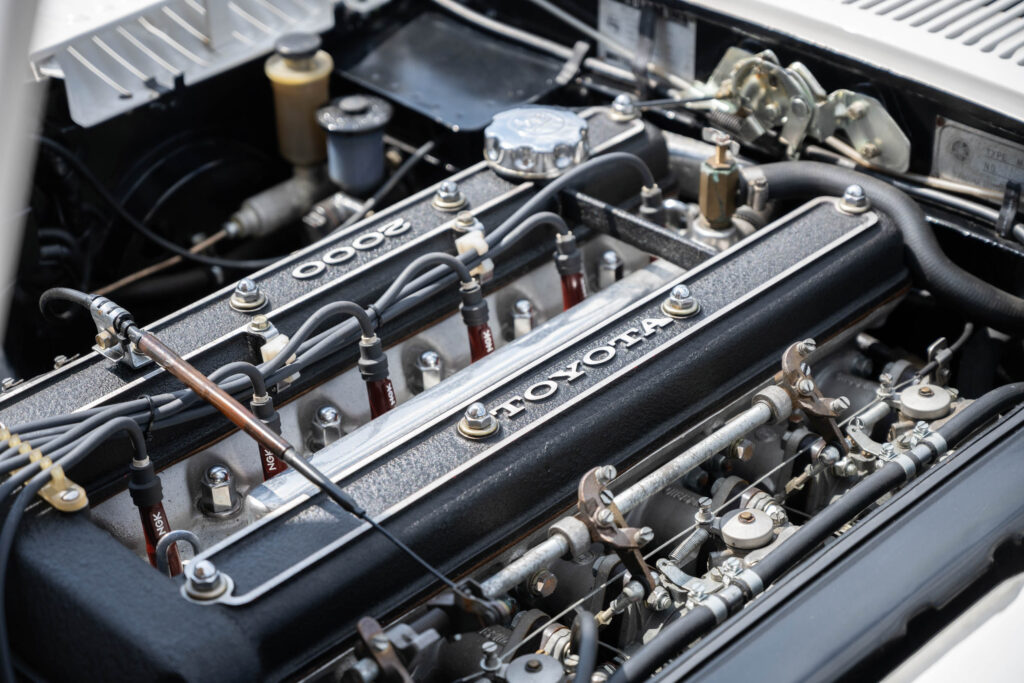 Toyota 2000GT engine